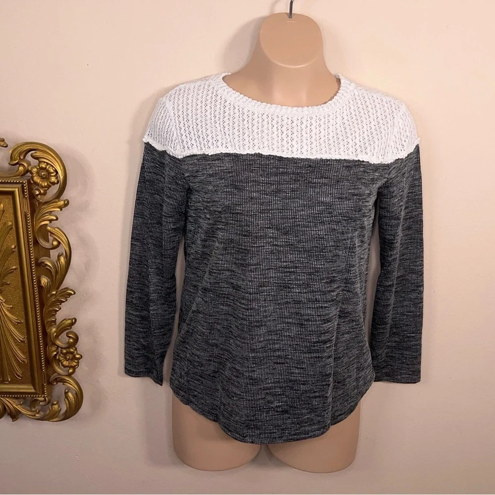 XL Dark Grey Waffle Knit Top White Lace Accent Long Sleeve Stretch Casual